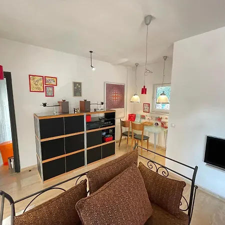 Private 3 Bedroom Perfect Location *
